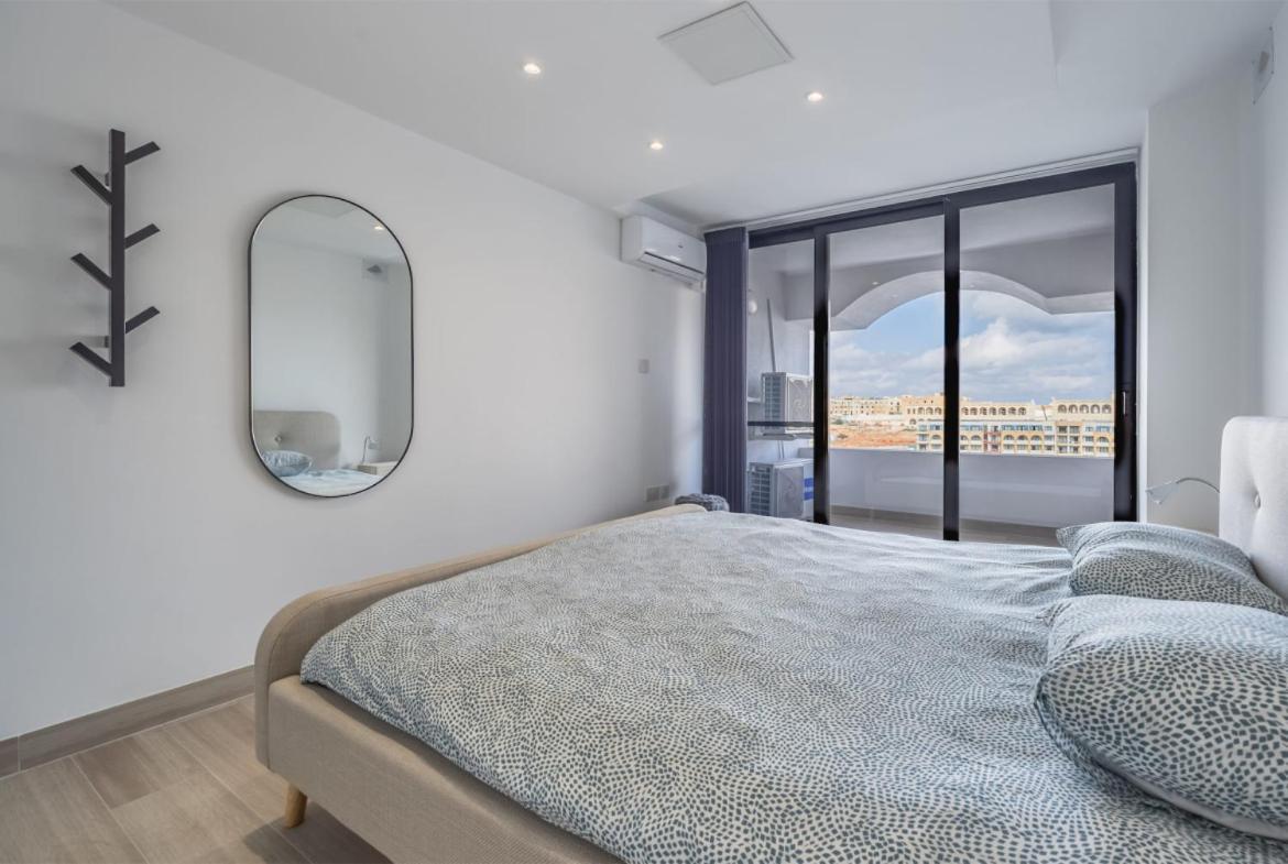 Deluxe Seaview Apartment St. Julian's Exteriör bild